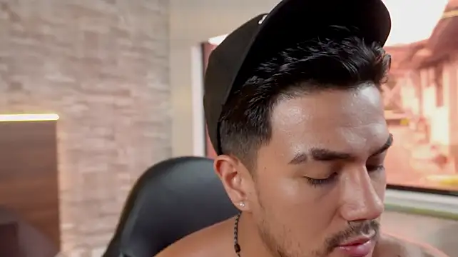 aaron_bolt live sex cam