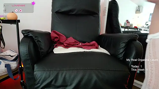 GingerAleMILF live cam on StripChat