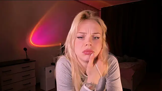 Polusladkoye live cam on StripChat