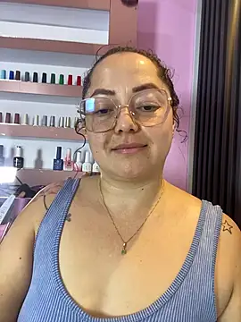 Model: Nails_Lucia