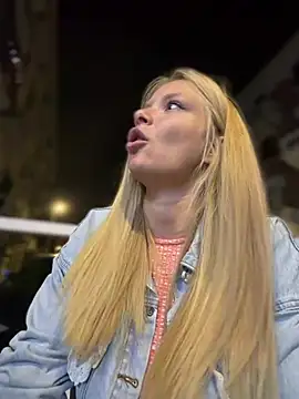 AnastasiaAniess live cam on StripChat