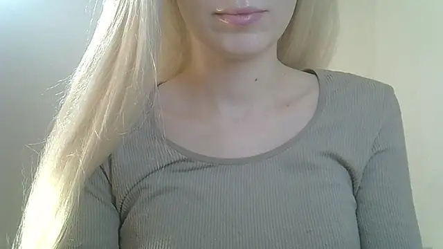 ViraVrema live cam on StripChat