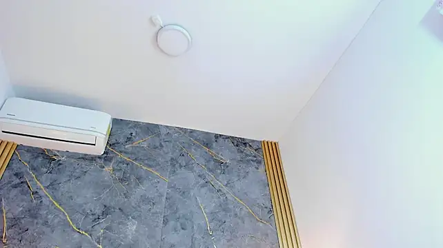 Anniie_Fox_