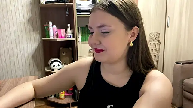 Shinylvy live cam on StripChat