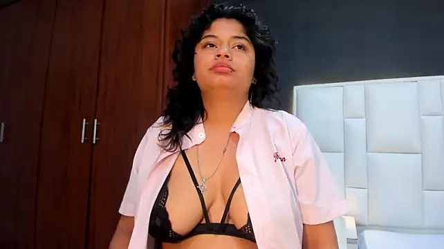 yeral2017 live cam on StripChat