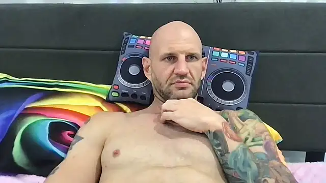 brianomally live cam on StripChat