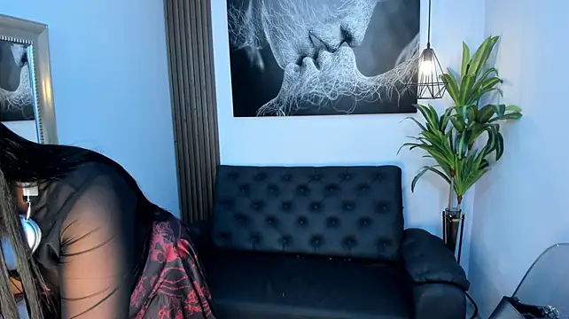 Queen_Curvy01 live cam on StripChat