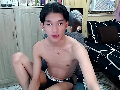 urasian_john18 live cam on StripChat