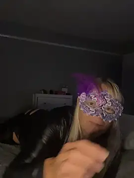 Blondnboujee53