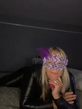 Blondnboujee53