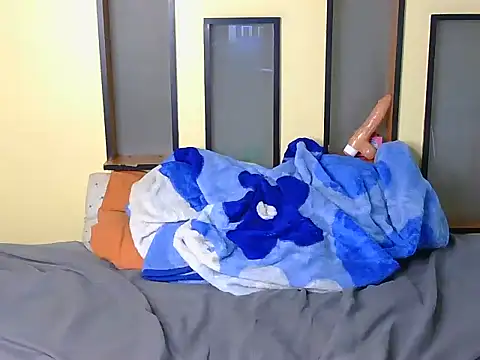 HoneyBliss04 webcam