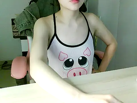 lucienguyen live cam on StripChat