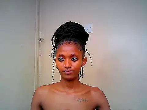 Qute_nimple live cam on StripChat