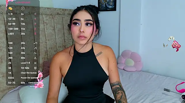 EmiilyEvans_ live cam on StripChat