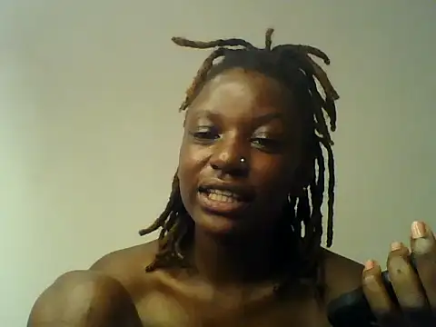 Sexyprettie live cam on StripChat