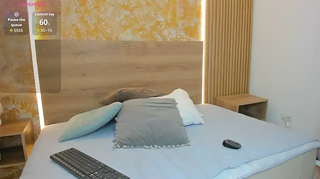 ChikiBom28 live cam on StripChat