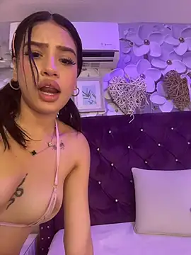 sophi_velvet live cam on StripChat