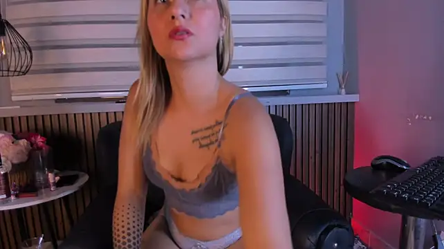 Nemesisx__ live cam on StripChat