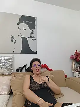 RebeccaNoble live cam on StripChat