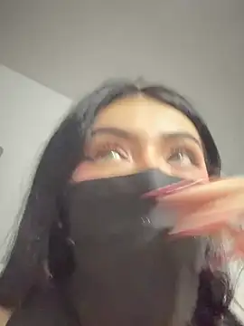 zharaaa18 live cam on StripChat