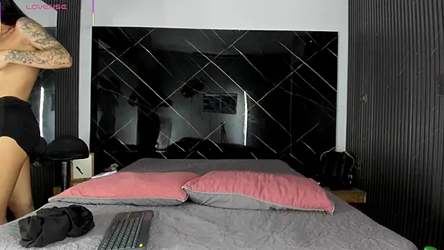 zoel-amber1 live cam on StripChat
