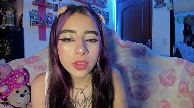 Rebecahart live cam on StripChat