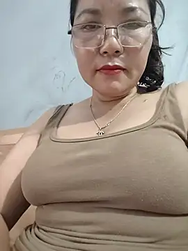 -Titihan- live cam on StripChat
