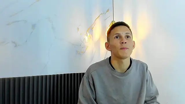 IzanArias live cam on StripChat