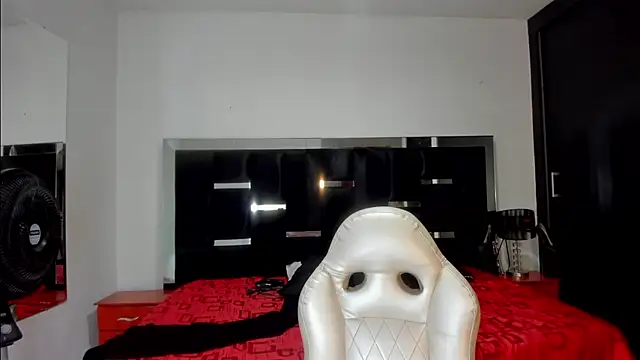 Miranda_bigcock3