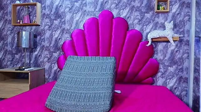 BELLA-ADAMS_
