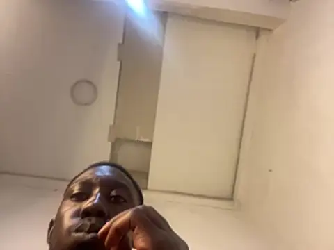 De_maskedcouple