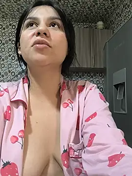 Daniela-rosee live cam on StripChat