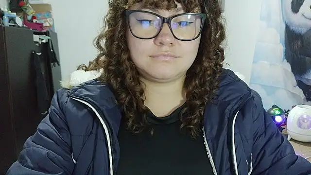 curly_greeneyed