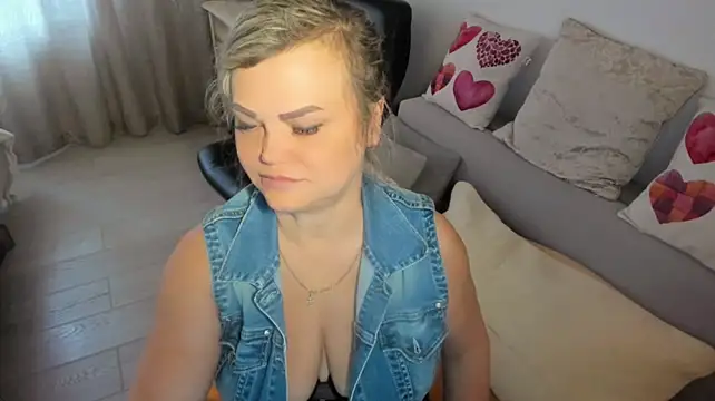 MildMature live cam preview
