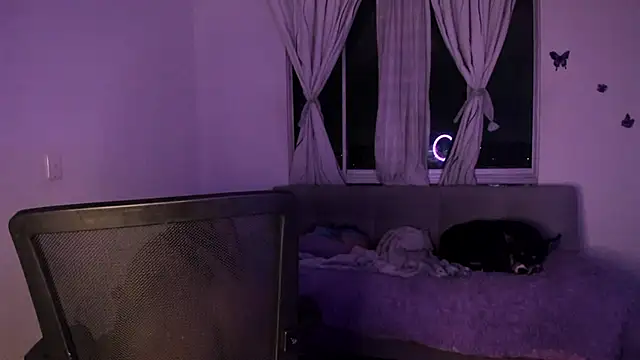 Mia_damm