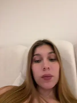 Nikii__ live sex cam