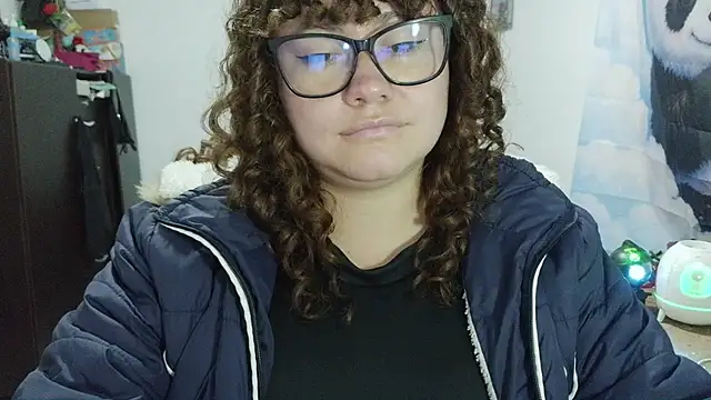 curly_greeneyed