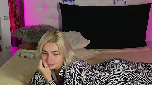 EmmiLive