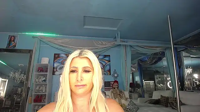 ADRIANNA_FOX