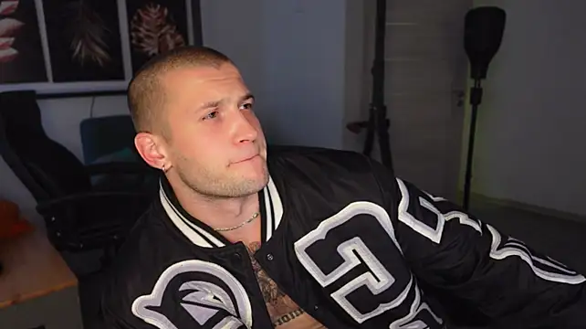 Igor_Wilde live cam on StripChat