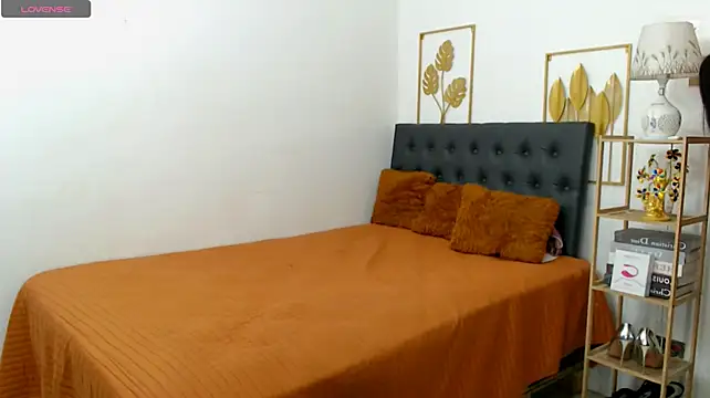 aurelia_elowen143 live cam on StripChat