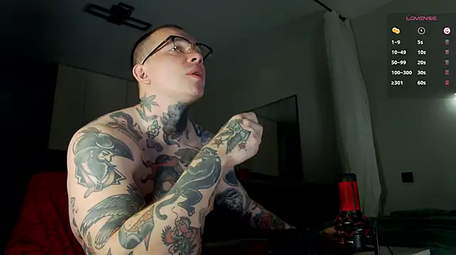 Tommy_cat live cam on StripChat