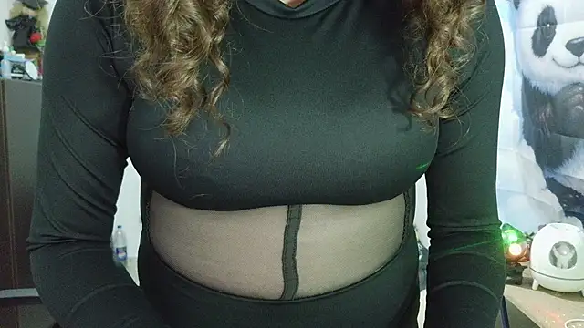 curly_greeneyed