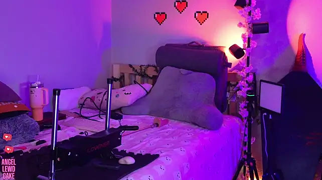 Angel-Lewd-Cake live cam