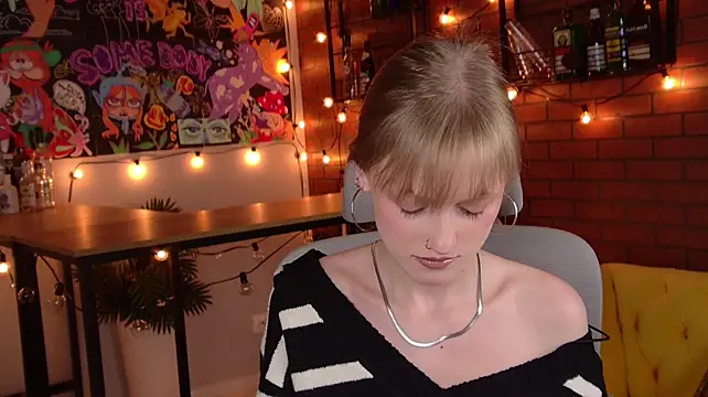 KiraMontoya live cam on StripChat