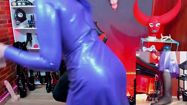 Yelena_LatexMaiden