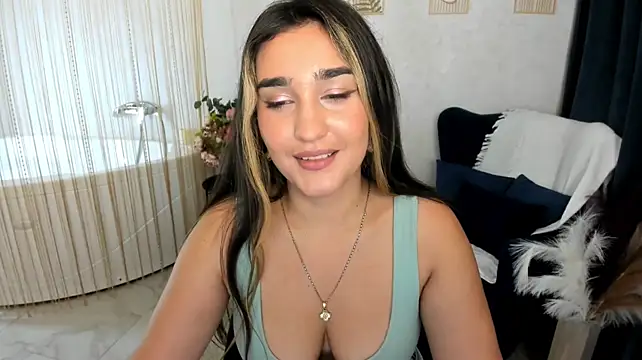 GoldenHeart_1 live cam on StripChat