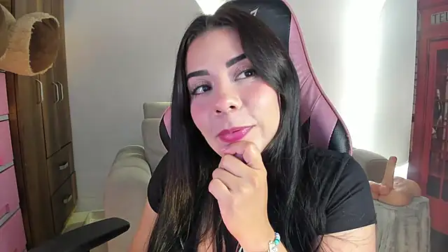 eval_lee18 live cam on StripChat