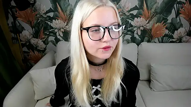 velvet-lun (F teen) - tease you with my boobs in bra