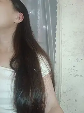 Cherry-squirtt live cam on StripChat